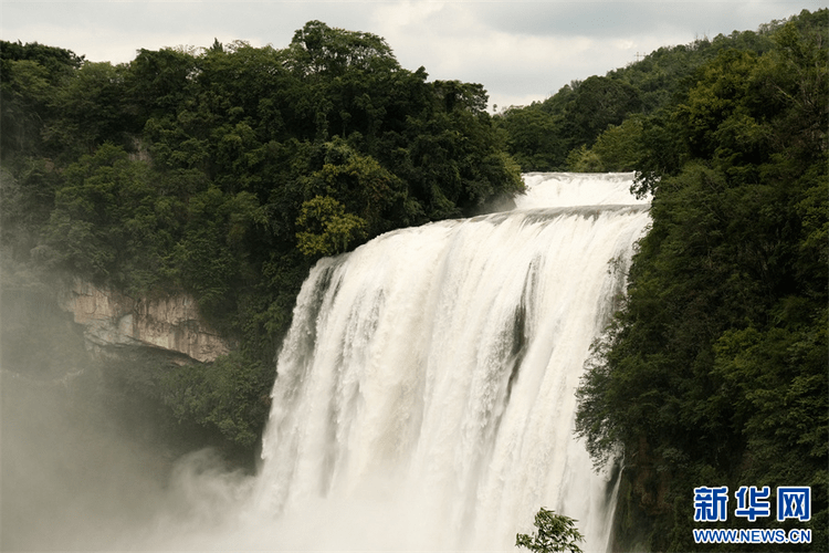 安顺黄果树瀑布气势磅礴 吸引万千游客-安顺黄果树瀑布门票优惠政策最新