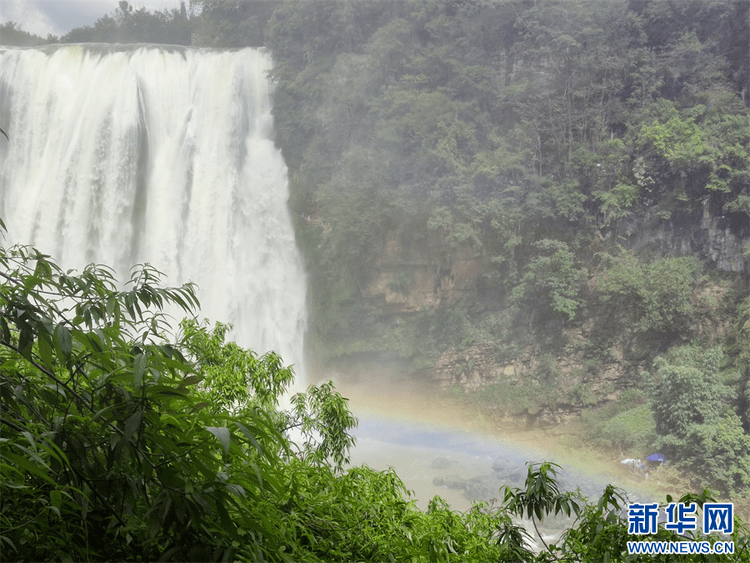 安顺黄果树瀑布气势磅礴 吸引万千游客-安顺黄果树瀑布门票优惠政策最新