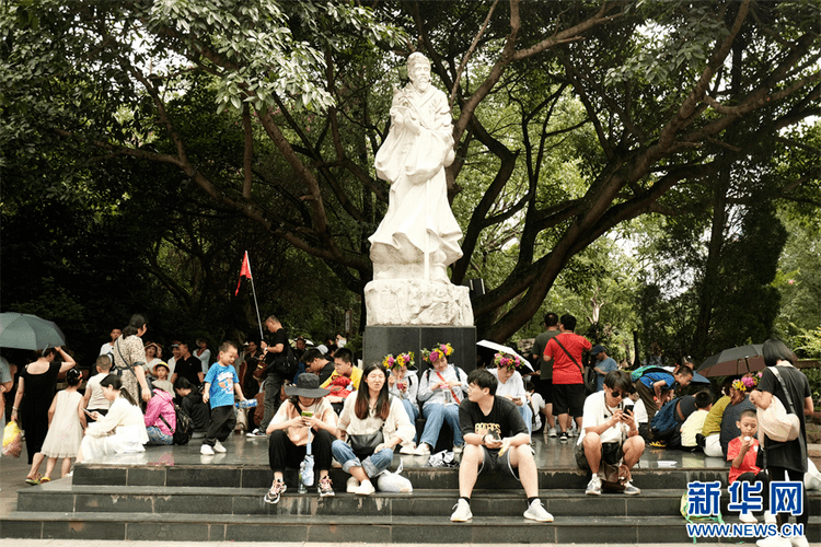 安顺黄果树瀑布气势磅礴 吸引万千游客-安顺黄果树瀑布门票优惠政策最新