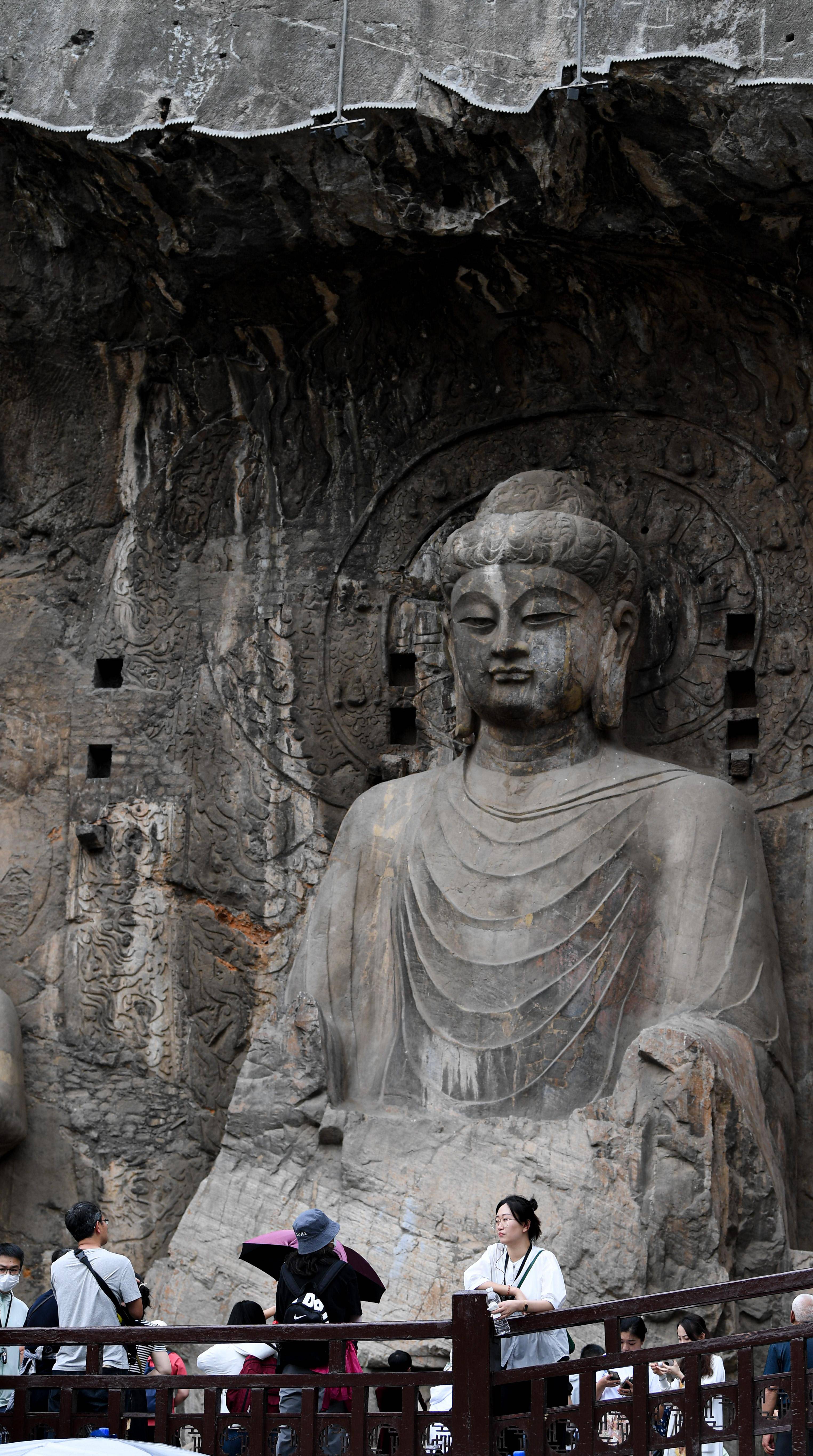 （社会）龙门石窟：千年石刻艺术引游客-龙门石窟科普