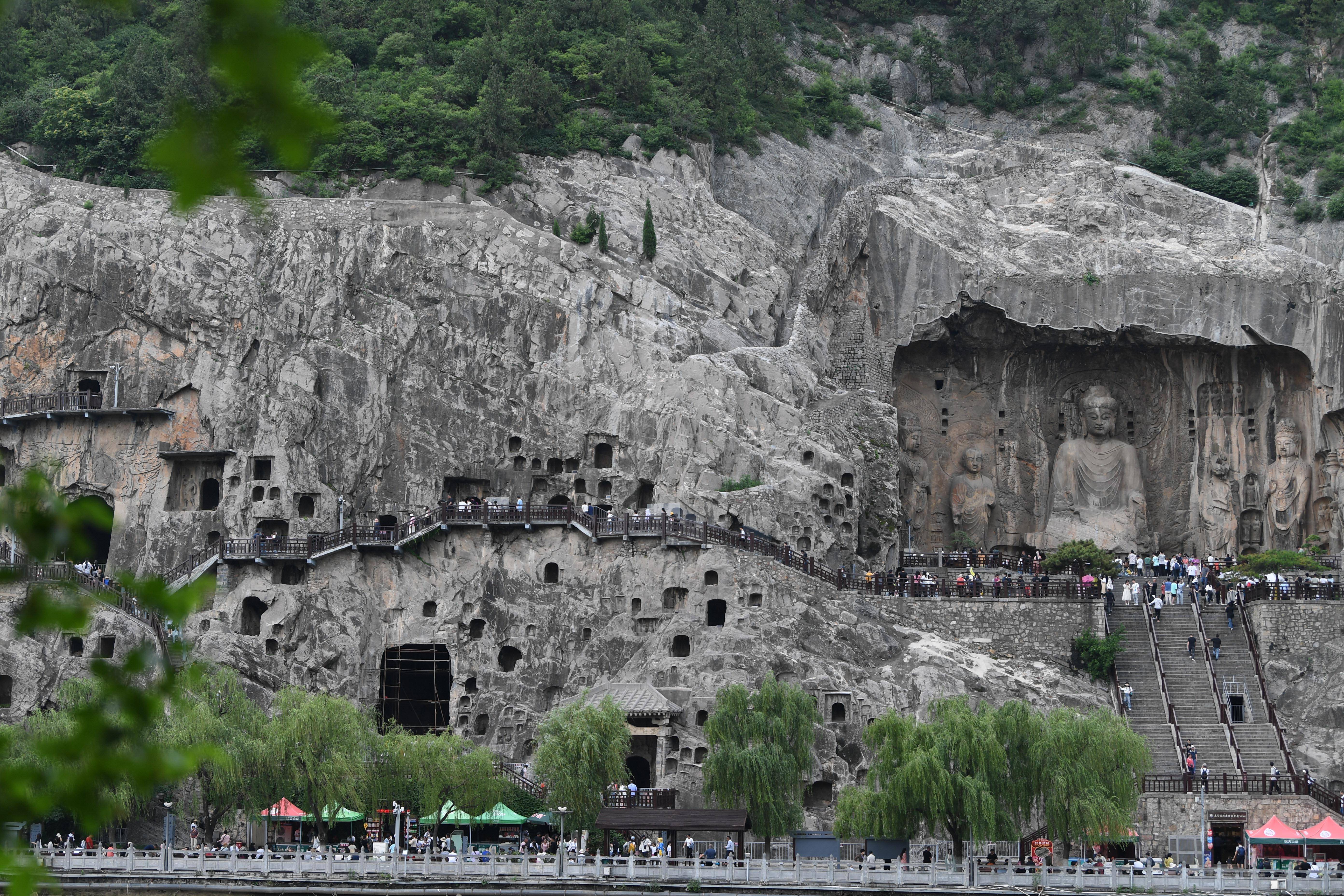 （社会）龙门石窟：千年石刻艺术引游客-龙门石窟科普