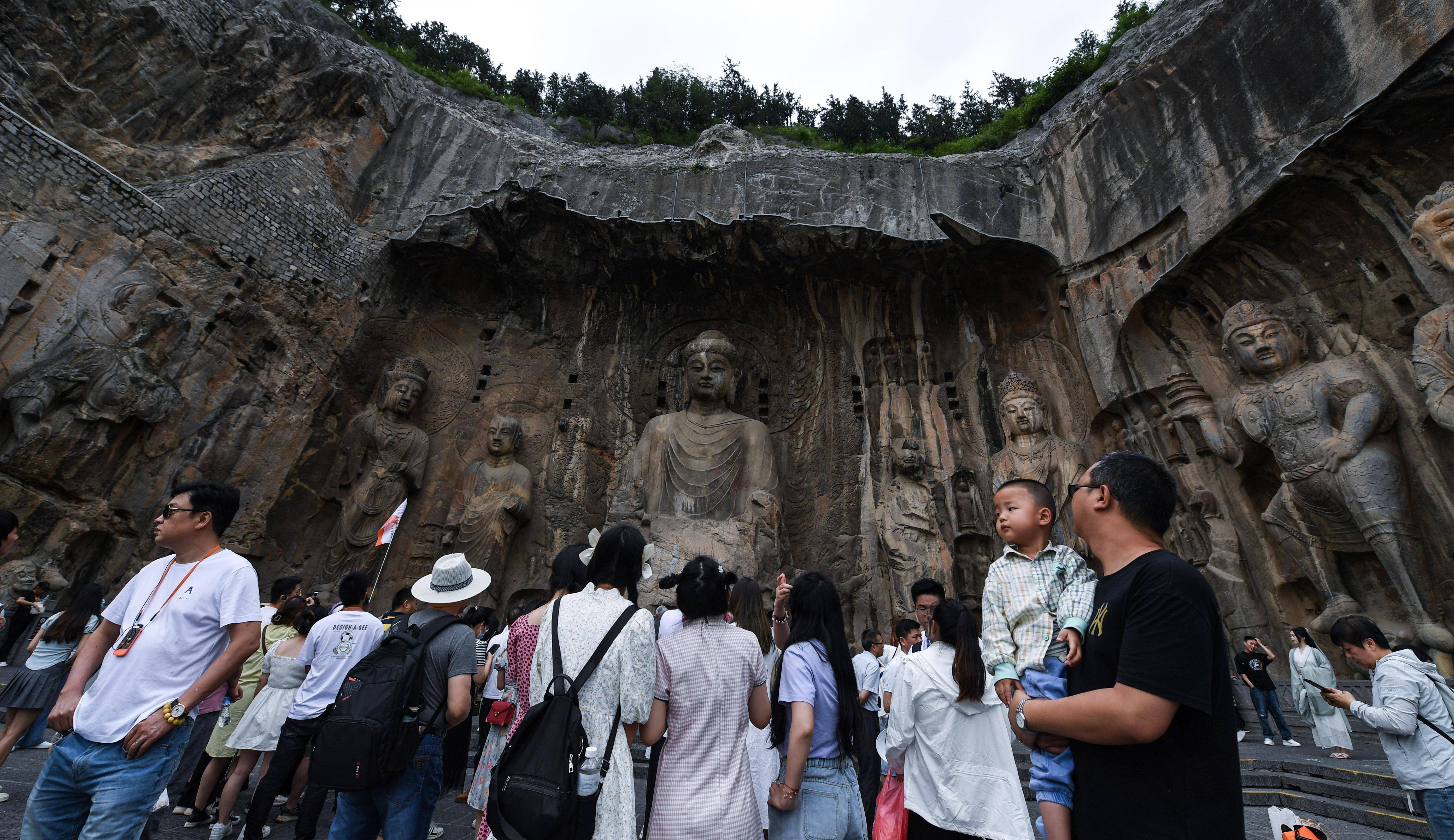（社会）龙门石窟：千年石刻艺术引游客-龙门石窟科普