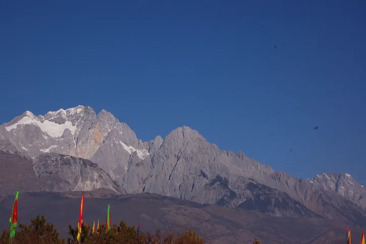 「玉龙雪山」是一个什么景点，有哪些推荐的游玩攻略和特色景观？-玉龙雪山著名景点