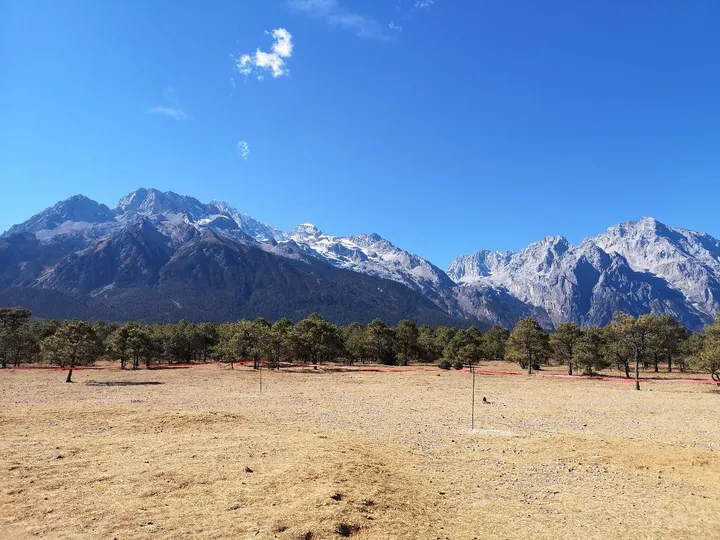 「玉龙雪山」是一个什么景点，有哪些推荐的游玩攻略和特色景观？-玉龙雪山著名景点