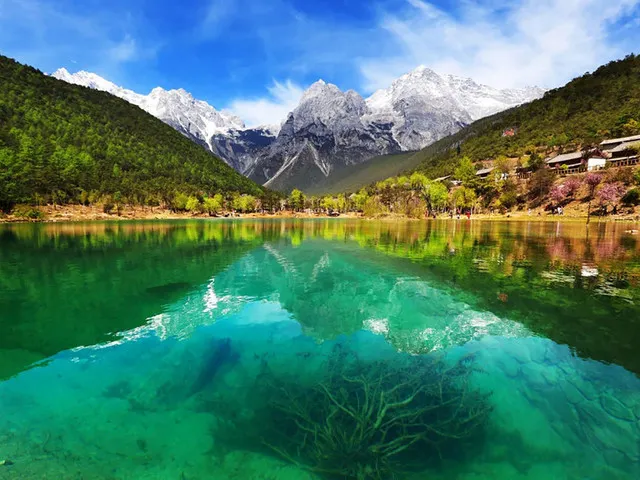 「玉龙雪山」是一个什么景点，有哪些推荐的游玩攻略和特色景观？-玉龙雪山著名景点