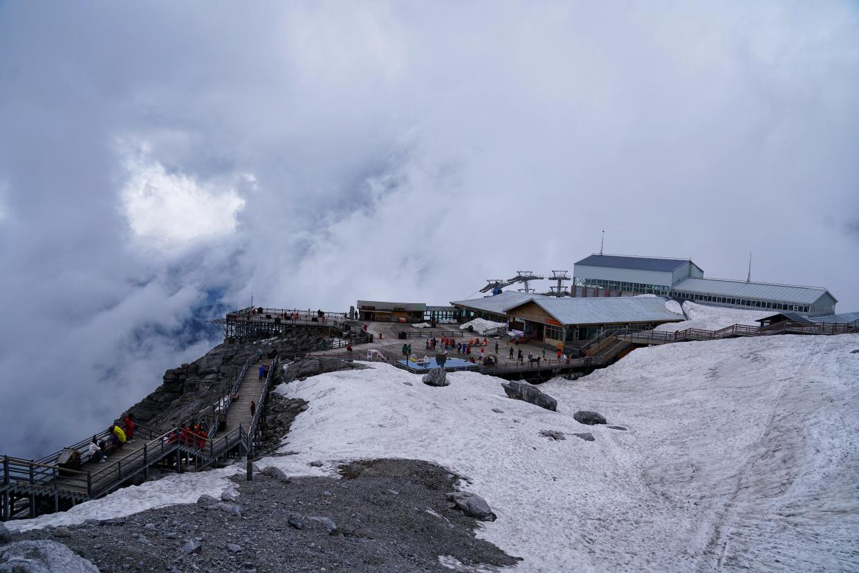 云南丽江有座雪山，风景壮丽，游客最爱来打卡，也是纳西人的神山-玉龙雪山印象丽江表演 门票