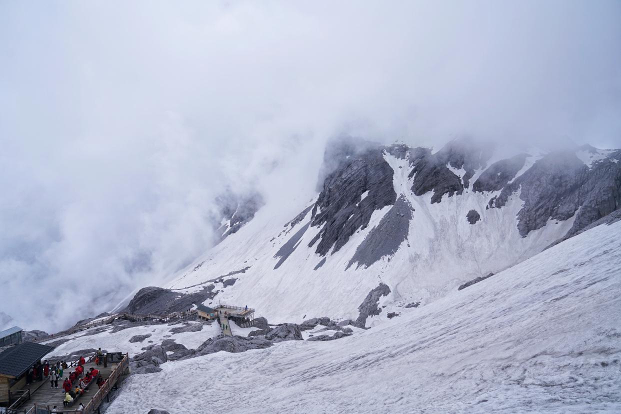 云南丽江有座雪山，风景壮丽，游客最爱来打卡，也是纳西人的神山-玉龙雪山印象丽江表演 门票