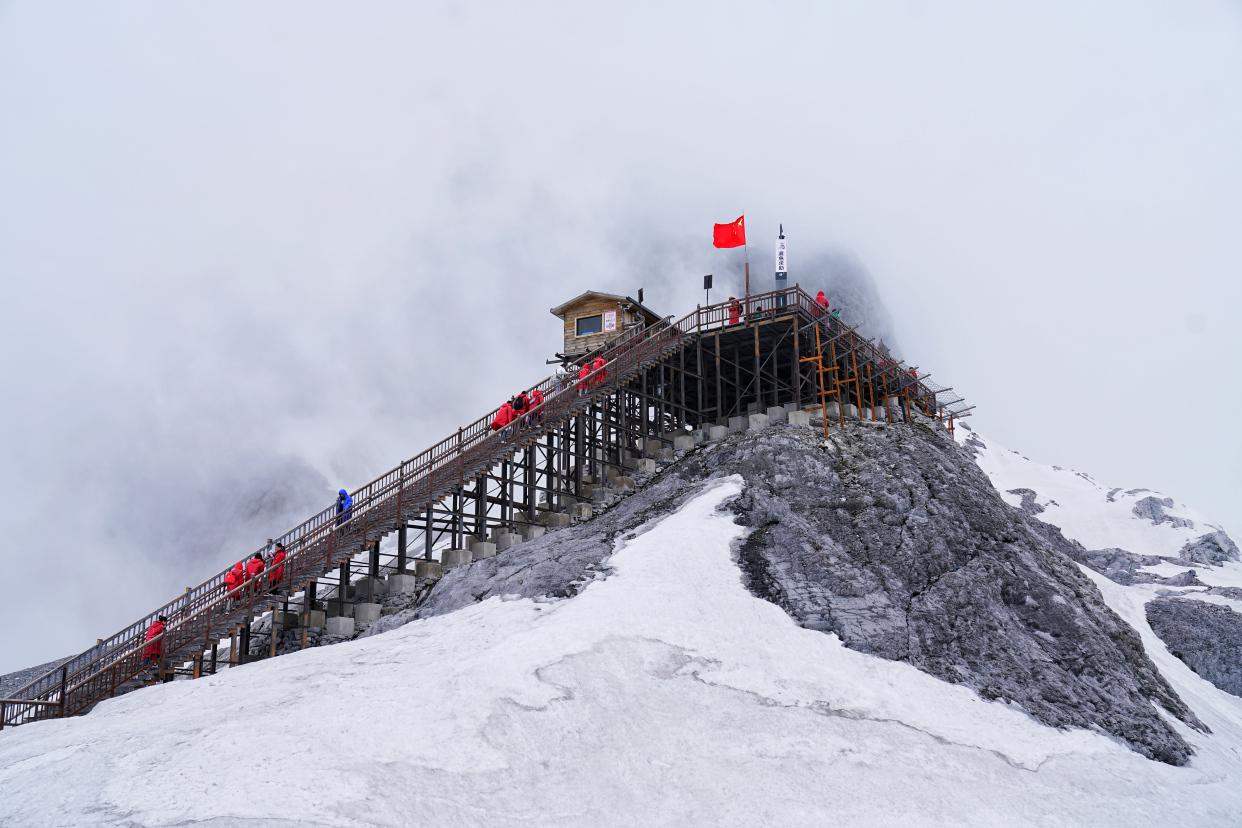 云南丽江有座雪山，风景壮丽，游客最爱来打卡，也是纳西人的神山-玉龙雪山印象丽江表演 门票