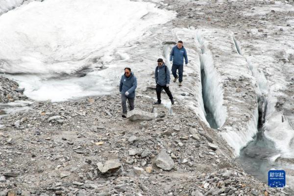 玉龙雪山上的一片雪花，长江里的一滴水-玉龙雪山开发现状