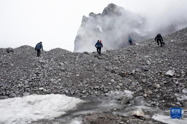 玉龙雪山上的一片雪花，长江里的一滴水-玉龙雪山开发现状