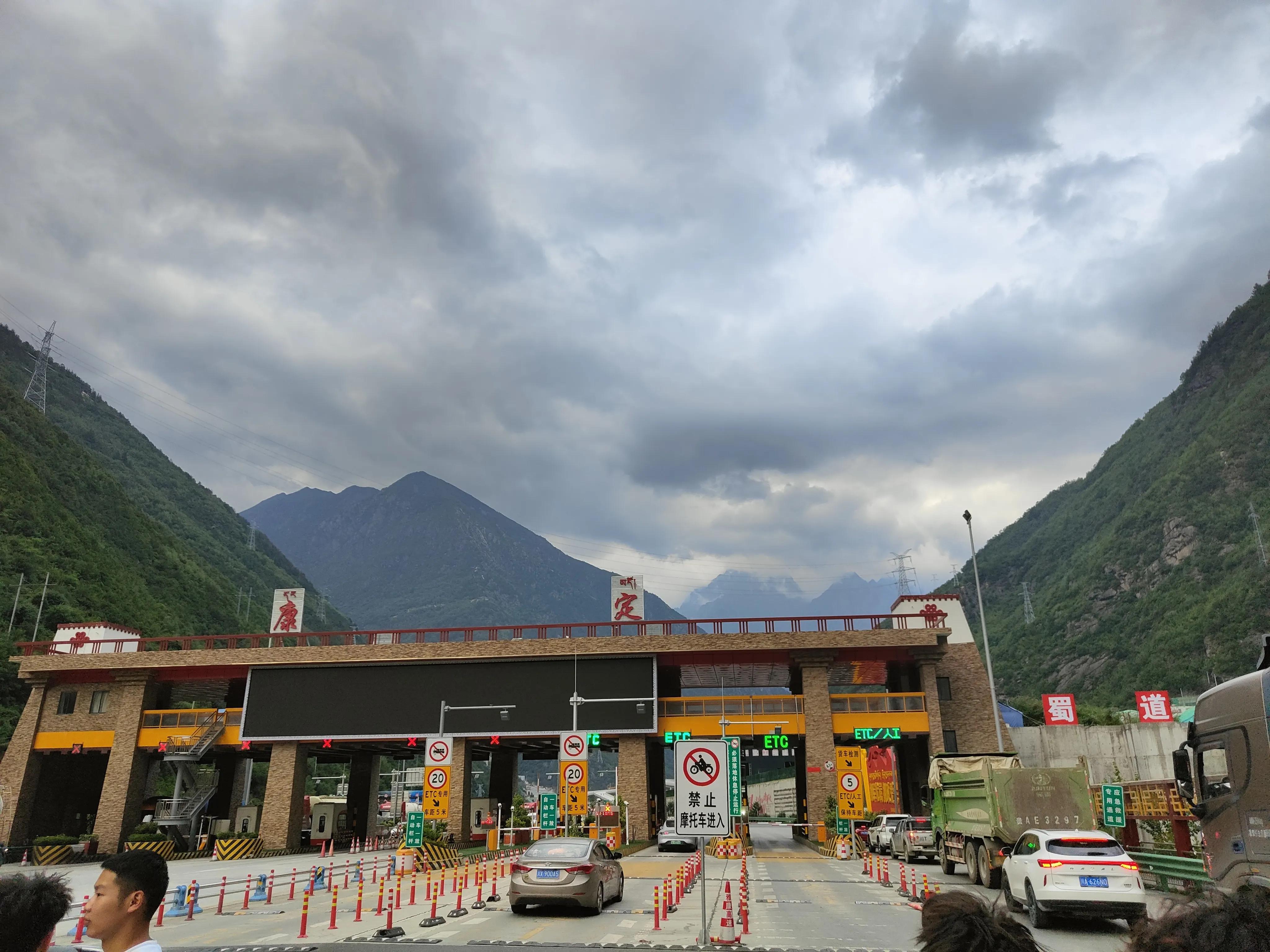 稻城亚丁自玩详细攻略（2000字）-稻城亚丁旅游线路攻略一日游