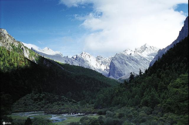 云游全国新5A｜四川省甘孜州稻城亚丁旅游景区-四川甘孜稻城亚丁山林风光