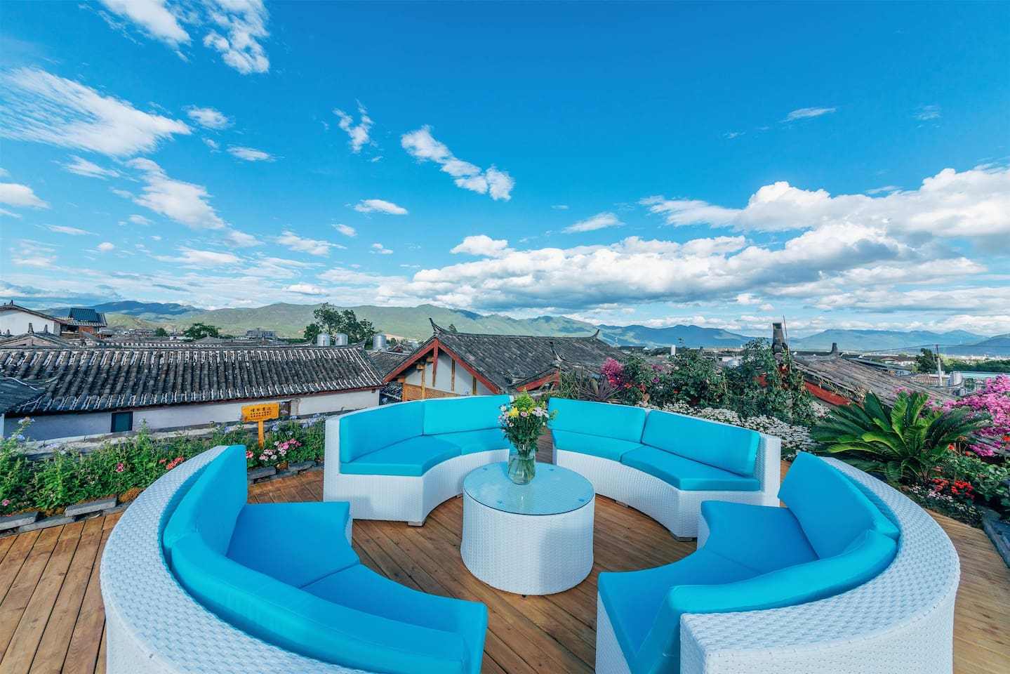 丽江古城内部的民宿，太适合撸猫了-丽江古城的人