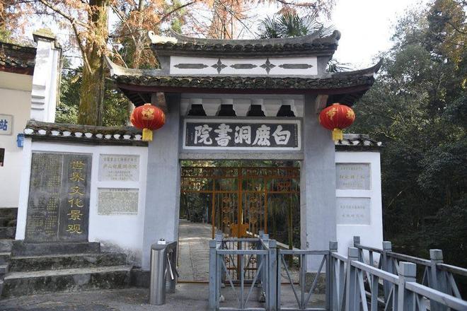 中国十大名山之一的庐山，到底有多美？-庐山是几大名山