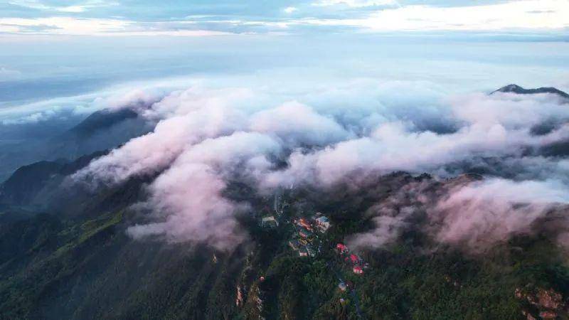 庐山显现壮阔瀑布云-庐山景点旅游攻略图