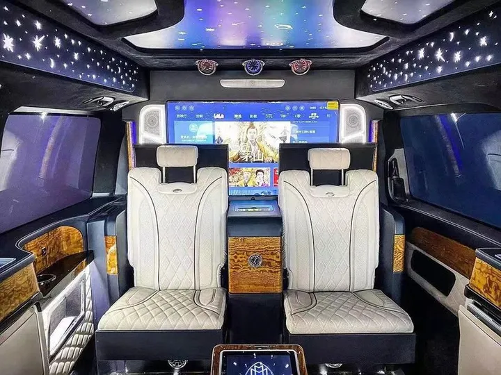 奔驰V260星际四座，感受天地苍穹带来的气势-奔驰七座v260商务车