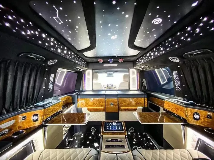 奔驰V260星际四座，感受天地苍穹带来的气势-奔驰七座v260商务车