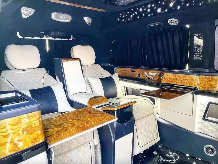 奔驰V260星际四座，感受天地苍穹带来的气势-奔驰七座v260商务车