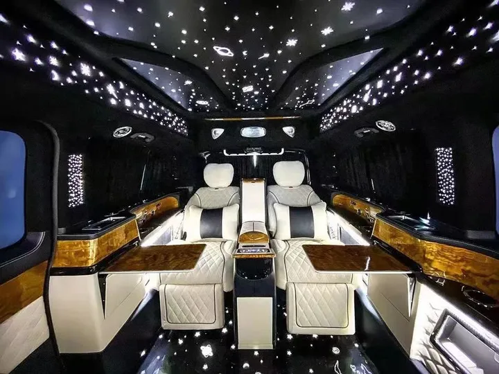 奔驰V260星际四座，感受天地苍穹带来的气势-奔驰七座v260商务车