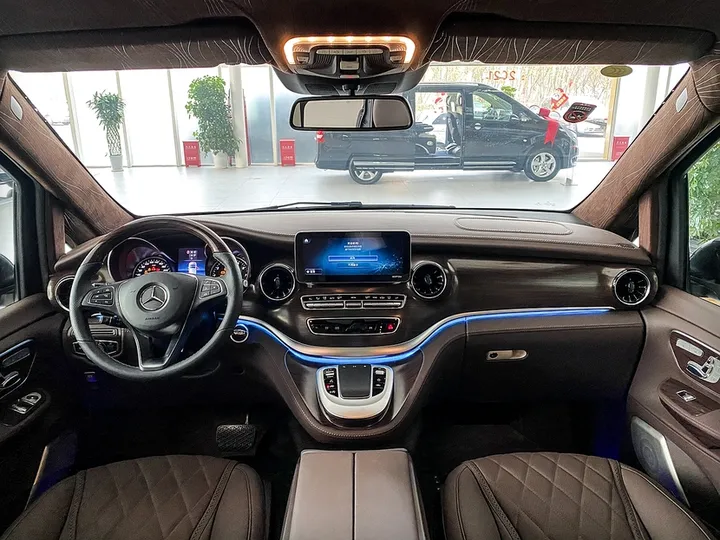 房车兄弟 新款奔驰V260巴赫版，移动舒适的家-奔驰v260商务房车试驾视频