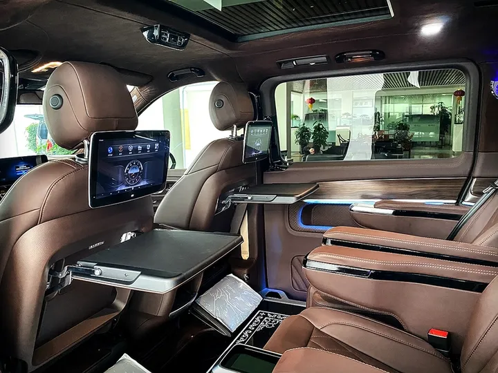 房车兄弟 新款奔驰V260巴赫版，移动舒适的家-奔驰v260商务房车试驾视频