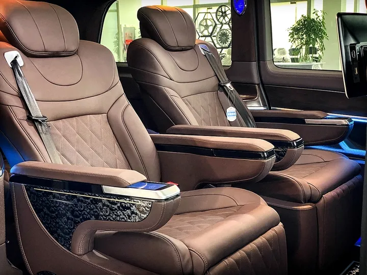 房车兄弟 新款奔驰V260巴赫版，移动舒适的家-奔驰v260商务房车试驾视频