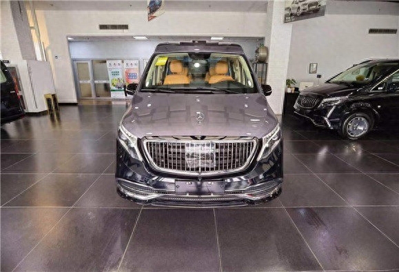 奔驰商务新款V260改装铭驰房车-奔驰v260l油箱盖在哪里