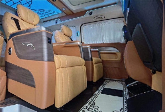 奔驰商务新款V260改装铭驰房车-奔驰v260l油箱盖在哪里