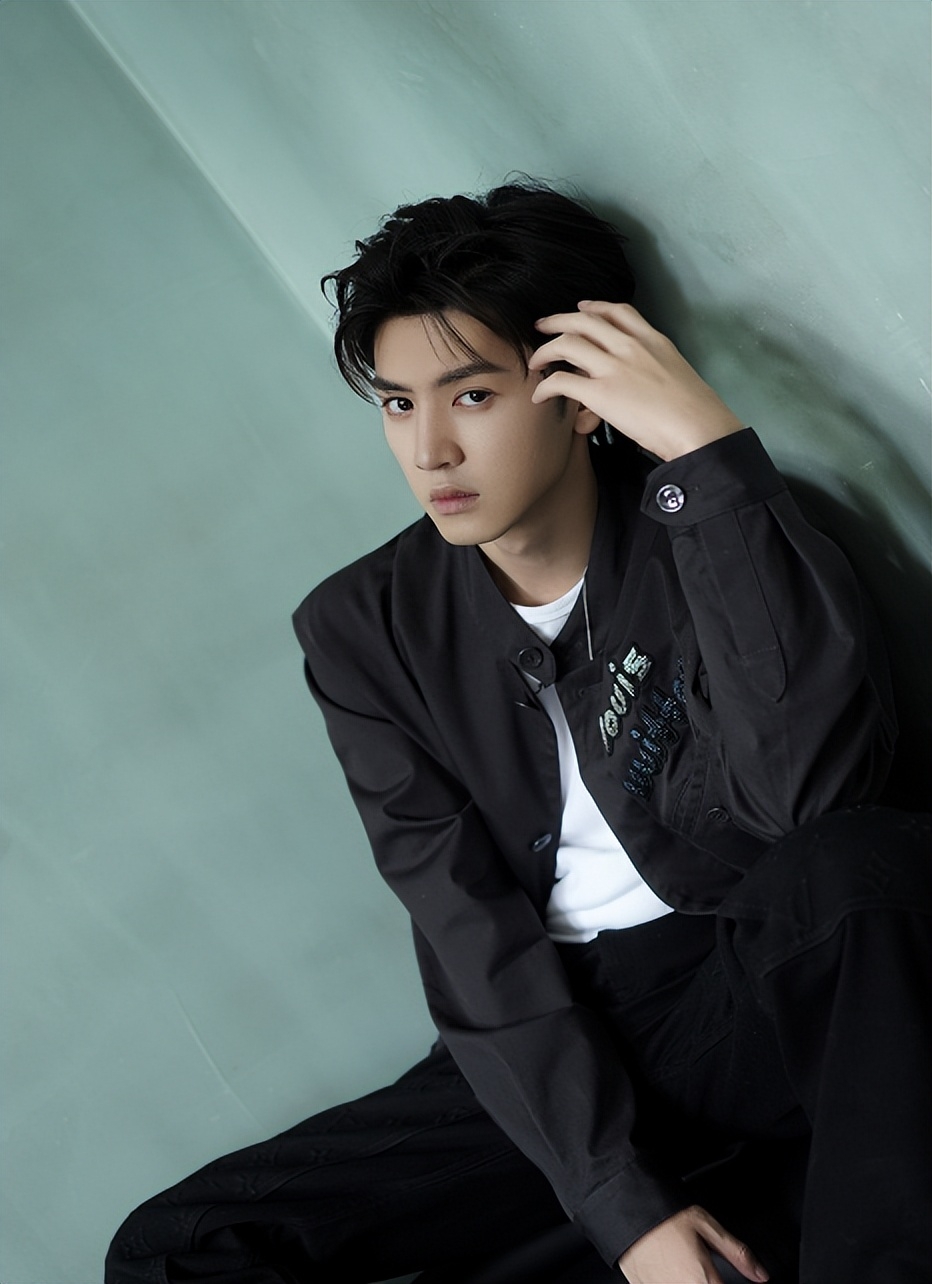 陈哲远：人帅心也善，为黑龙江灾区捐助40000斤面粉和4000斤粮油-陈哲陈哲远