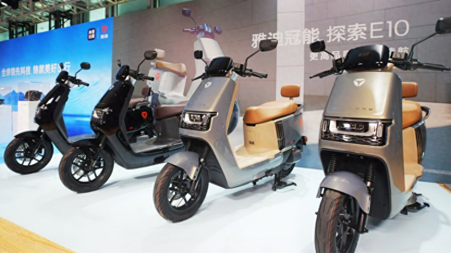 铅酸电池迎劲敌！雅迪、新日钠电池电动车量产，超长寿命，能快充-同价格的新日电动车和雅迪电动车哪个好