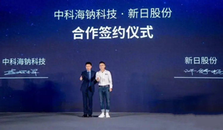 铅酸电池迎劲敌！雅迪、新日钠电池电动车量产，超长寿命，能快充-同价格的新日电动车和雅迪电动车哪个好