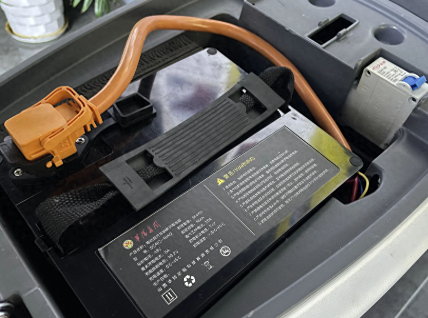 铅酸电池迎劲敌！雅迪、新日钠电池电动车量产，超长寿命，能快充-同价格的新日电动车和雅迪电动车哪个好