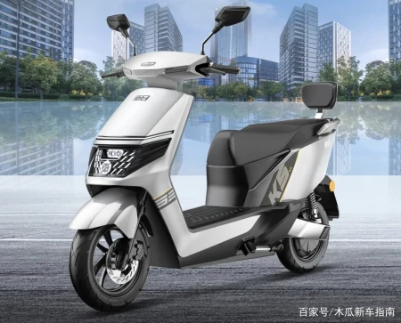 3款高速电摩来了，最大的续航215公里，能边骑边充电，3800元起-高速高续航电动摩托