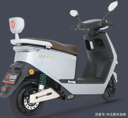 3款高速电摩来了，最大的续航215公里，能边骑边充电，3800元起-高速高续航电动摩托