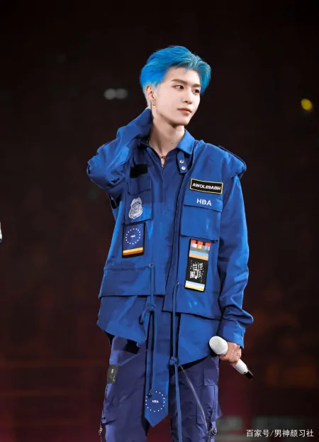 范丞丞的穿搭，虽然潮酷感，但一些清冷感穿搭也穿得很不错-范丞丞常穿的品牌