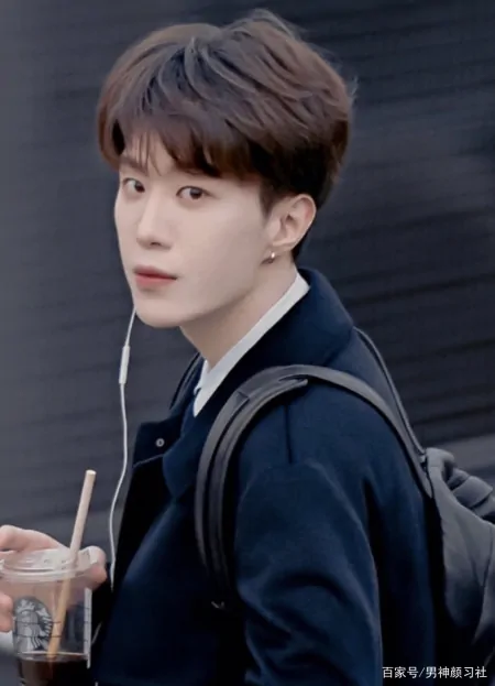 范丞丞的穿搭，虽然潮酷感，但一些清冷感穿搭也穿得很不错-范丞丞常穿的品牌