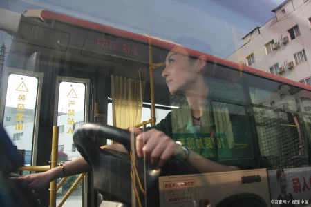 特斯拉的真实驾驶感受是什么样？燃油车老司机真的能开得惯吗？-特斯拉好驾驶吗视频