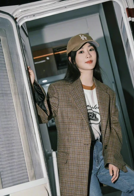 跟着杨紫学穿搭，日常低调又减龄，上班族、学生党都喜欢！-杨紫最近穿的衣服