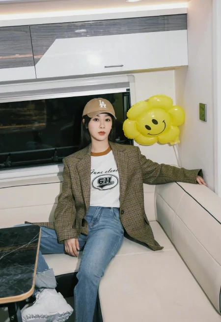 跟着杨紫学穿搭，日常低调又减龄，上班族、学生党都喜欢！-杨紫最近穿的衣服