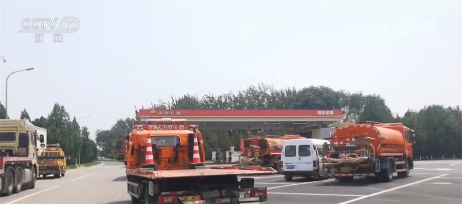 高温下的坚守｜高速公路清障救援队随时待命进行清拖-高速公路清障救援总结