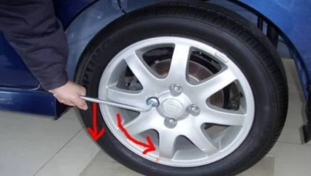 拆轮胎螺丝是顺时针还是逆时针-拆轮胎螺丝是顺时针还是逆时针视频