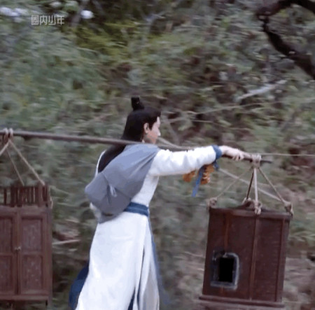 成毅《英雄志》新妆造曝光高马尾抢眼，单手挑担姿势引热议-成毅英国行