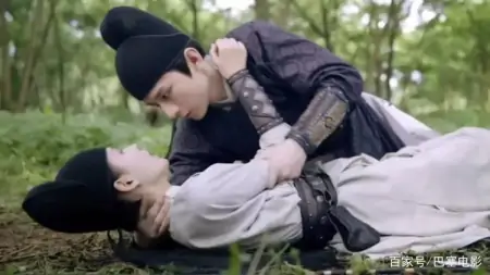 成毅《梦醒长安》上演盛世美颜，唇妆很惹眼，何晟铭也差太多了吧-成毅梦醒长安杀青微博