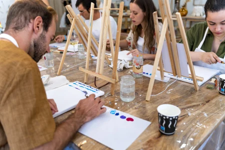 性格内向的人可学这3种技术，工作轻松工资高，越干越赚钱-性格内向适合学什么特长生