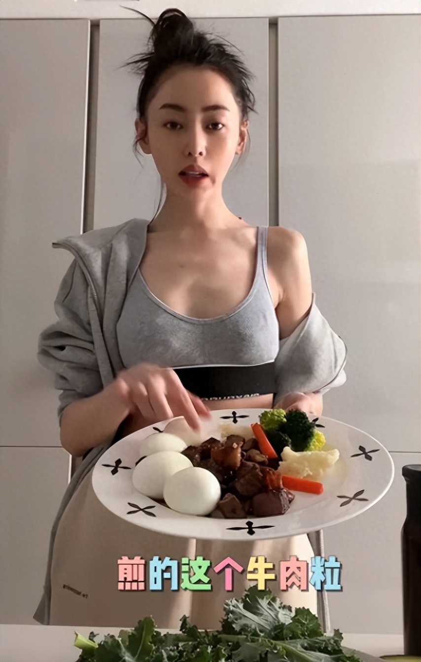 明星只剩性别是真的？迪丽热巴活动生图曝光，臀部夸张惊呆网友-迪丽热巴没有爆剧