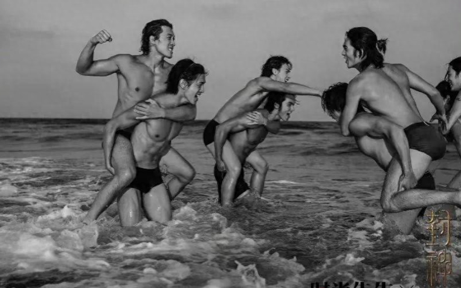 明星只剩性别是真的？迪丽热巴活动生图曝光，臀部夸张惊呆网友-迪丽热巴没有爆剧