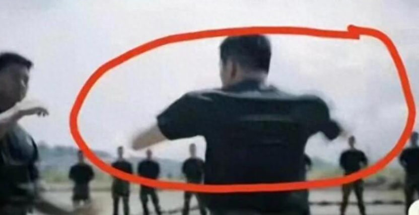 明星只剩性别是真的？迪丽热巴活动生图曝光，臀部夸张惊呆网友-迪丽热巴没有爆剧