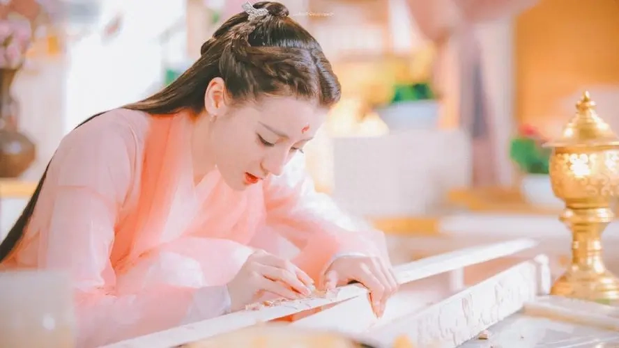 娱记曝料迪丽热巴在北京生子？消失9个月却不解释，网友：心虚了-迪丽热巴在北京吗