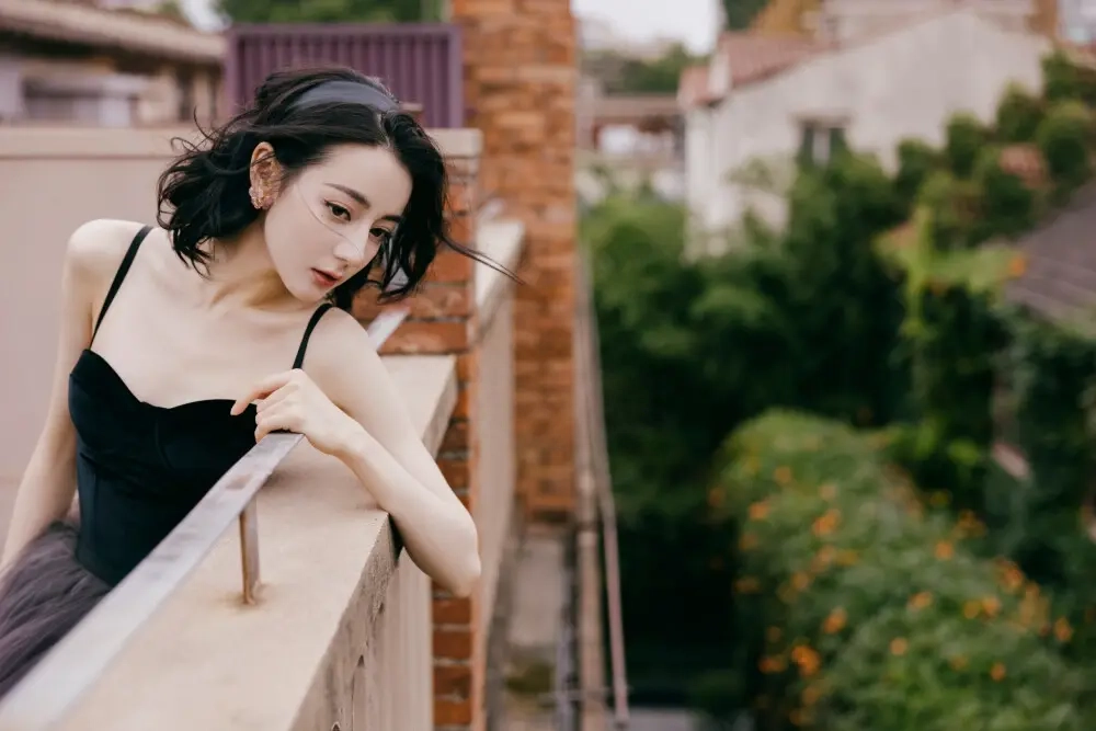 娱记曝料迪丽热巴在北京生子？消失9个月却不解释，网友：心虚了-迪丽热巴在北京吗