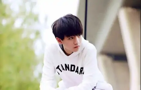 王俊凯新歌上线，未标注唱片公司，引发网友热议！-王俊凯最新歌曲2023